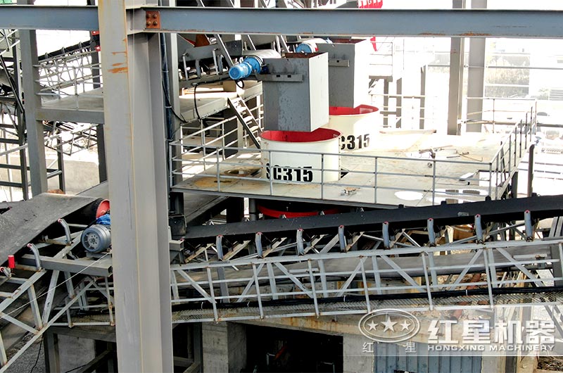 江蘇客戶大型砂石現場圓錐破碎機 江蘇客戶大型砂石現場圓錐破碎機