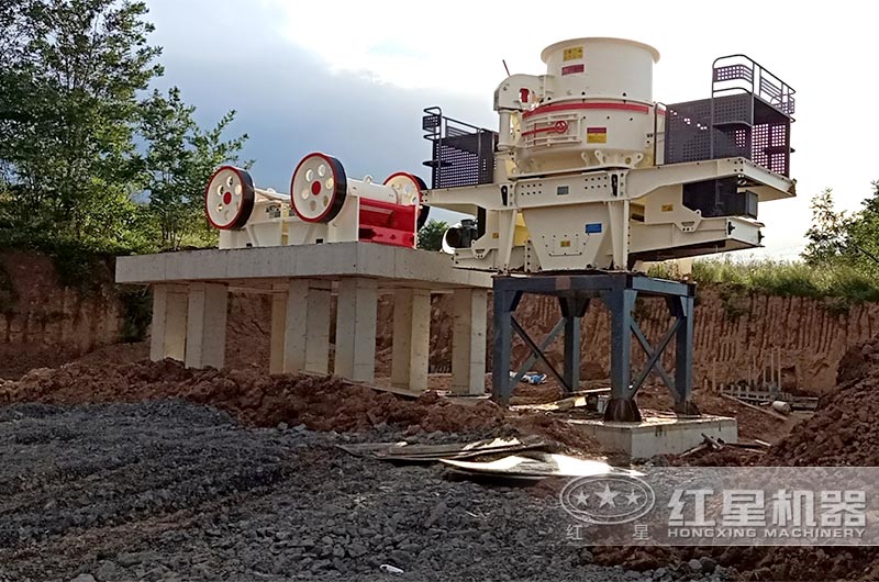 細鄂式破碎機與制砂機安裝現(xiàn)場 細鄂式破碎機與制砂機安裝現(xiàn)場