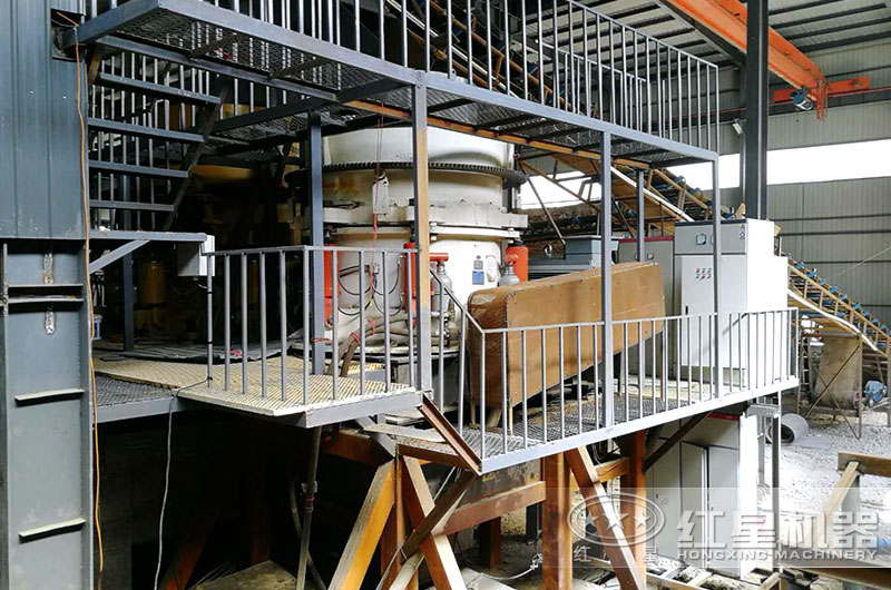 破碎生產(chǎn)線中使用的圓錐破碎機(jī) 破碎生產(chǎn)線中使用的圓錐破碎機(jī)