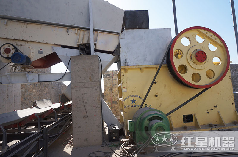 PE750x1060鄂破機(jī)作業(yè)現(xiàn)場實(shí)拍 PE750x1060鄂破機(jī)作業(yè)現(xiàn)場實(shí)拍