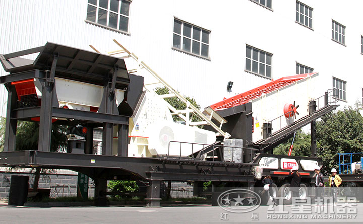 客戶對紅星四合一移動破進行了現場參觀、考察